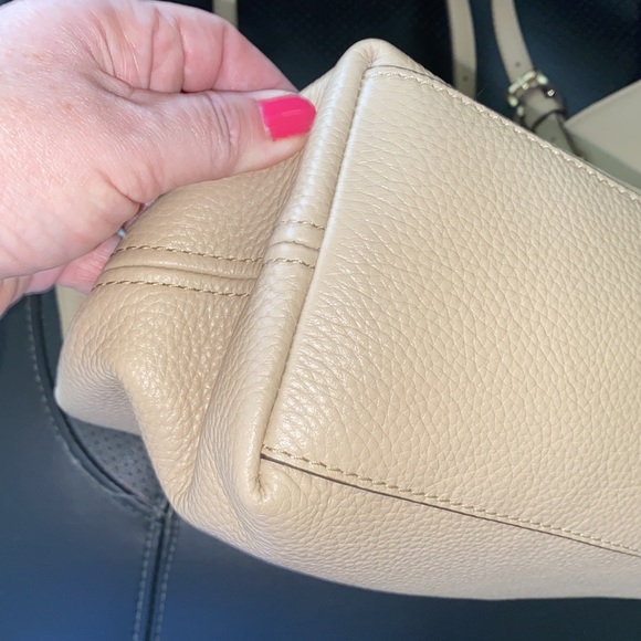 like new Michael Kors large Lenox tote bag in tan cream color “Bisque” - Picture 10 of 17